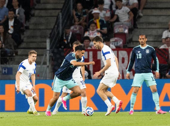 Fussball, Herren, Saison 2025 2025, Länderspiel in Mainz, Deutschland - Finnland, v. l. Anssi Suhonen (Finnland), Nadiem Amiri (Deutschland), ganz rechts Leroy Sane (Deutschland), 31.05. 2026, Copyright: xMatthiasxKochx