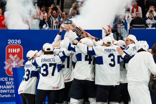 xxkeikkaxx 20260601 Swiss Life Arena, Zurich, Switzerland. IIHF Ice hockey, Eishockey World Championships Gold Medal Game Switzerland vs Finland Team Finland celebrates the championship trophy. Photo by Pasi Suokko All Over Press  1.06243435