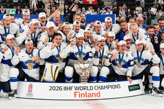 xxkeikkaxx 20260601 Swiss Life Arena, Zurich, Switzerland. IIHF Ice hockey, Eishockey World Championships Gold Medal Game Switzerland vs Finland Team Finland in a World Championship, WM, Weltmeisterschaft team photo. Photo by Pasi Suokko All Over Press  1.06243459