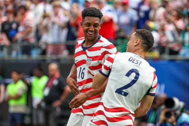 May 31, 2026, Charlotte, North Carolina, USA: United States defender Alex Freeman (16) and United States defender SergioÂ±o Dest (2) celebrate together during an International Friendly, Länderspiel, Nationalmannschaft match between United States and Senegal at Bank of America Stadium in Charlotte, North Carolina Charlotte USA - ZUMAa257 20260531_zsp_a257_008 Copyright: xChrisxArjoonx