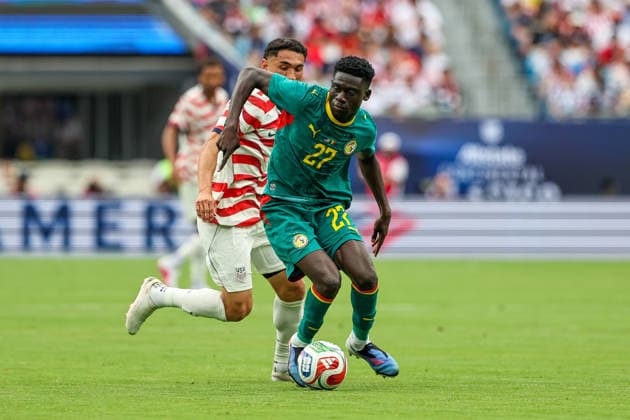 May 31, 2026, Charlotte, North Carolina, USA: Senegal forward Bara Sapoko Ndiaye (27) controls a ball during an International Friendly, Länderspiel, Nationalmannschaft match between United States and Senegal at Bank of America Stadium in Charlotte, North Carolina Soccer 2026: USA 3:2 Senegal  - ZUMAa257 20260531_zsp_a257_022 Copyright: xChrisxArjoonx