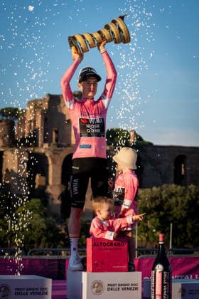109th Giro d Italia 2026, Stage 21 a 131km stage from Rome to Rome 1289m in Rome, Italy, on 31 May 2026. Jonas Vingegaard of Denmark during award cerimony of the 109th Giro d Italia 2026, Stage 21 a 131km stage from Rome to Rome 1289m in Rome, Italy, on 31 May 2026., Credit:Stefano Costantino TTL Stefano Costantino Avalon Italy, Rome  Copyright: xStefanoxCostantinoxTTLx xStefanoxCostantinox xAvalonx 1107026451