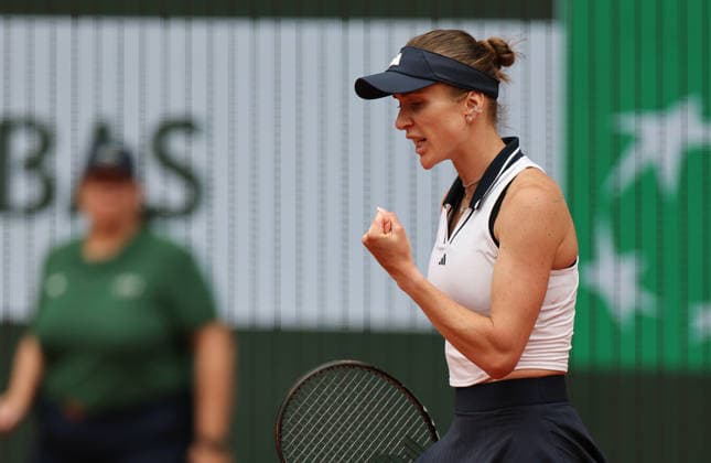 (260601) -- PARIS, June 1, 2026 -- Elina Svitolina reacts during the women s singles 4th round match between Elina Svitolina of Ukraine and Belinda Bencic of Switzerland at the French Open tennis tournament at Roland Garros, Paris, France, May 31, 2026. ) (SP)FRANCE-PARIS-TENNIS-FRENCH OPEN-WOMEN S SINGLES-4TH ROUND WuxHuiwo 