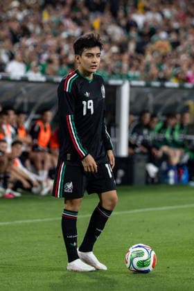 May 30, 2026, Pasadena, California, United States: Gilberto Mora 19 controls the ball during the International Friendly, Länderspiel, Nationalmannschaft match between Mexico and Australia at Rose Bowl Stadium on May 30, 2026 in Pasadena, California. Pasadena United States - ZUMAe321 20260530_zsa_e321_054 Copyright: xArturoxCorderox