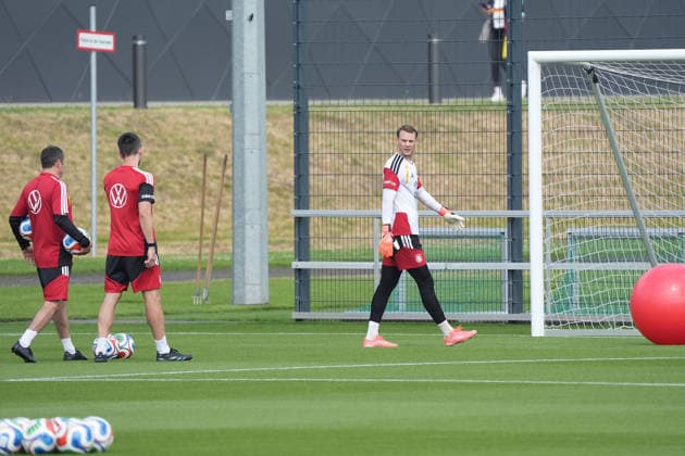 Torwart Manuel Neuer (Deutschland Germany) im Reha-Training - Frankfurt 01.06.2026: Deutsche Nationalmannschaft verabschiedet sich mit öffentlichem Training aus Deutschland