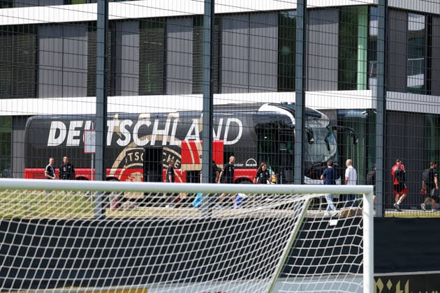 FRANKFURT AM MAIN, DEUTSCHLAND – 01. Juni 2026 Die deutsche Nationalmannschaft verabschiedet sich beim offiziellen Abschiedsevent am DFB-Campus vor der Abreise zur FIFA Fußball-Weltmeisterschaft 2026 in den USA v.l., die Mannschaft kommt mit dem Bus an Frankfurt am Main DFB Campus Deutschland Copyright: xJoaquimxFerreirax