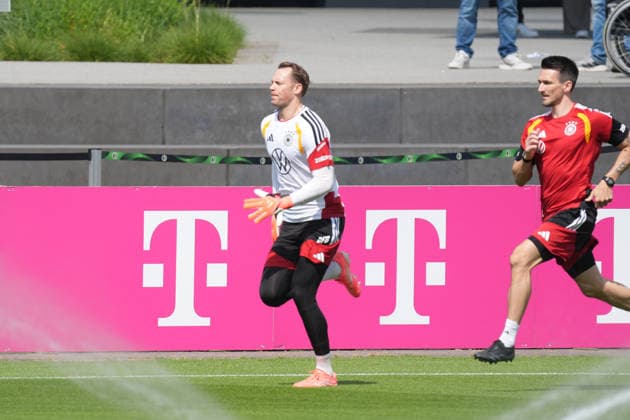 Torwart Manuel Neuer (Deutschland Germany) sprintet - Frankfurt 01.06.2026: Deutsche Nationalmannschaft verabschiedet sich mit öffentlichem Training aus Deutschland