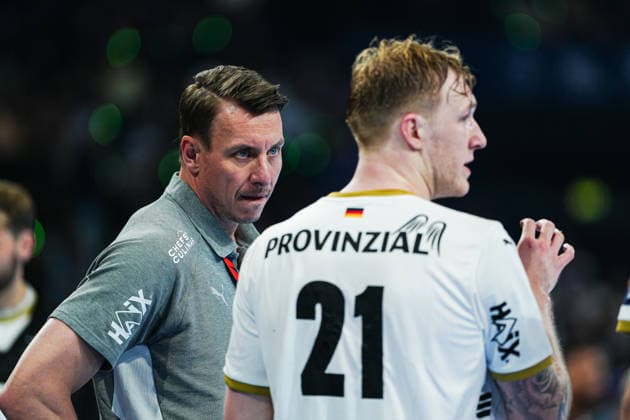 Filip Jicha (THW Kiel, Trainer), Eric Johansson (THW Kiel, 21) GER, Montpellier Handball vs. THW Kiel, Handball, EHF European League, Halbfinale, Saison 2025 2026, 30.05.2026 GER, Montpellier Handball vs. THW Kiel, Handball, EHF European League, Halbfinale, Saison 2025 2026, 30.05.2026 Hamburg *** Filip Jicha THW Kiel, Coach , Eric Johansson THW Kiel, 21 GER, Montpellier Handball vs THW Kiel, Handball, EHF European League, Semi-final, Season 2025 2026, 30 05 2026 GER, Montpellier Handball vs THW Kiel, Handball, EHF European League, Semi-final, Season 2025 2026, 30 05 2026 Hamburg Copyright: xEibner-Pressefoto MarcelxvonxFehrnx EP_MFN