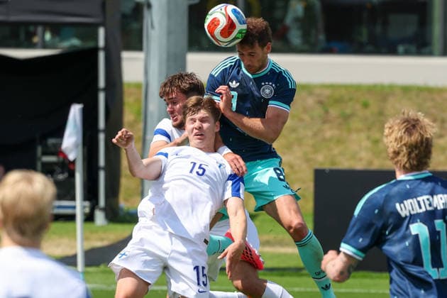 FRANKFURT AM MAIN, DEUTSCHLAND – 01. Juni 2026 Die deutsche Nationalmannschaft verabschiedet sich beim offiziellen Abschiedsevent am DFB-Campus vor der Abreise zur FIFA Fußball-Weltmeisterschaft 2026 in den USA v.l., Niilo Maeenpaeae (Finnland), Leon Goretzka (Germany) Kopfballduell Frankfurt am Main DFB Campus Deutschland Copyright: xJoaquimxFerreirax