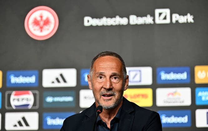 01.06.2026, xfux, Fussball 1.Bundesliga, Eintracht Frankfurt - Pressekonferenz zur Vorstellung von Adolf Adi Hütter Huetter als neuen Cheftrainer v.l. Trainer Adolf Adi Hütter Huetter (Eintracht Frankfurt) zautz (DFL DFB REGULATIONS PROHIBIT ANY USE OF PHOTOGRAPHS as IMAGE SEQUENCES and or QUASI-VIDEO) Frankfurt am Main *** 01 06 2026, xfux, Fussball 1 Bundesliga, Eintracht Frankfurt Press conference to present Adolf Adi Hütter Huetter as new head coach v l Trainer Adolf Adi Hütter Huetter Eintracht Frankfurt zautz DFL DFB REGULATIONS PROHIBIT ANY USE OF PHOTOGRAPHS as IMAGE SEQUENCES and or QUASI VIDEO Frankfurt am Main