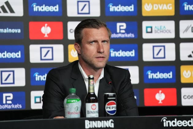 Sportvorstand Marcus Krösche (Eintracht Frankfurt) bei der Vorstellungspressekonferenz von Trainer Adi Hütter - Frankfurt 01.06.2026: Eintracht Frankfurt stellt Adi Hütter als neuen Trainer vor, Proficamp Eintracht
