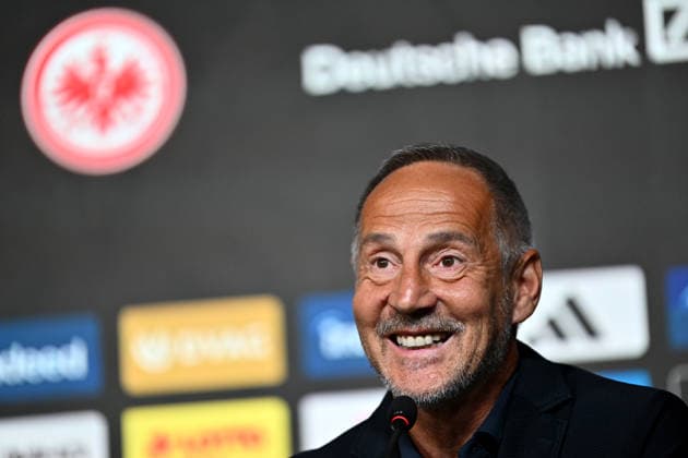 01.06.2026, xfux, Fussball 1.Bundesliga, Eintracht Frankfurt - Pressekonferenz zur Vorstellung von Adolf Adi Hütter Huetter als neuen Cheftrainer v.l. Trainer Adolf Adi Hütter Huetter (Eintracht Frankfurt) zautz (DFL DFB REGULATIONS PROHIBIT ANY USE OF PHOTOGRAPHS as IMAGE SEQUENCES and or QUASI-VIDEO) Frankfurt am Main