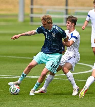 01.06.2026, Fussball, DFB-Nationalmannschaft Deutschland, letztes Training vor Abreise nach USA zur WM 2026, am DFB-Campus in Frankfurt am Main. v.l. Nick Woltemade (Deutschland) gegen Miro Tenho (Finnland)