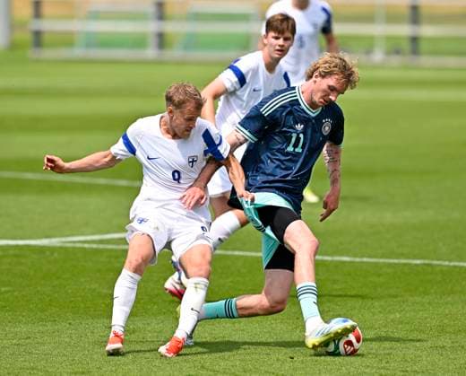 01.06.2026, Fussball, DFB-Nationalmannschaft Deutschland, letztes Training vor Abreise nach USA zur WM 2026, am DFB-Campus in Frankfurt am Main. v.l. Santeri Väänänen (Finnland) gegen Nick Woltemade (Deutschland)