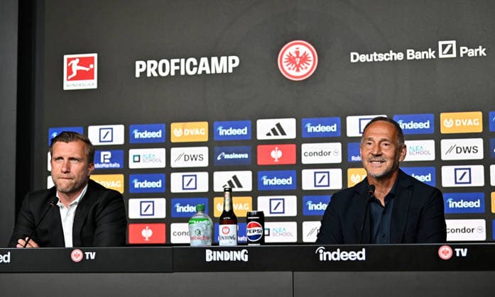 01.06.2026, xfux, Fussball 1.Bundesliga, Eintracht Frankfurt - Pressekonferenz zur Vorstellung von Adolf Adi Hütter Huetter als neuen Cheftrainer v.l. Vorstand Markus Kroesche Krösche Director of Sports (Eintracht Frankfurt), Trainer Adolf Adi Hütter Huetter (Eintracht Frankfurt) zautz (DFL DFB REGULATIONS PROHIBIT ANY USE OF PHOTOGRAPHS as IMAGE SEQUENCES and or QUASI-VIDEO) Frankfurt am Main