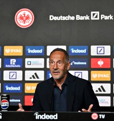 01.06.2026, xfux, Fussball 1.Bundesliga, Eintracht Frankfurt - Pressekonferenz zur Vorstellung von Adolf Adi Hütter Huetter als neuen Cheftrainer v.l. Trainer Adolf Adi Hütter Huetter (Eintracht Frankfurt) zautz (DFL DFB REGULATIONS PROHIBIT ANY USE OF PHOTOGRAPHS as IMAGE SEQUENCES and or QUASI-VIDEO) Frankfurt am Main