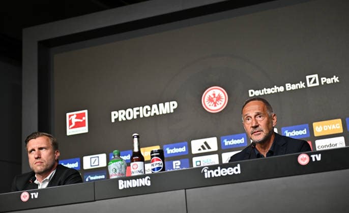 01.06.2026, xfux, Fussball 1.Bundesliga, Eintracht Frankfurt - Pressekonferenz zur Vorstellung von Adolf Adi Hütter Huetter als neuen Cheftrainer v.l. Vorstand Markus Kroesche Krösche Director of Sports (Eintracht Frankfurt), Trainer Adolf Adi Hütter Huetter (Eintracht Frankfurt) zautz (DFL DFB REGULATIONS PROHIBIT ANY USE OF PHOTOGRAPHS as IMAGE SEQUENCES and or QUASI-VIDEO) Frankfurt am Main