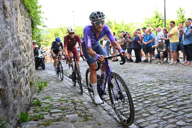 Tour de Wallonie 2026 Stage 1 LOBBES, BELGIUM - JUNE 01 : De Bondt Dries (BEL) of Team Jayco AlUla, Florez Samuel (COL) of Modern Adventure Pro Cycling and Bellens Jarno (BEL) of Baloise Verzekeringen - Het Poetsbureau Lions in action during stage 1 of the 47th edition of Ethias Tour de Wallonie an UCI ProSeries 2.Pro cycling road race stage for Men Elite of 180.7 km with start in Manage and finish in Lobbes on June 1, 2026 in Lobbes, Belgium, 01 06 2026 ( Motordriver Pieter Van Herzele - Lobbes Belgium  Copyright: xVincentxKalutx