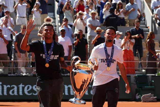 TENNIS : Roland Garros 2026 - 01 06 2026 Les Joueurs du Paris Saint Germain a Roland Garros avec les deux trophÃ es de la Champions League - Ousmane Dembele (PSG) - Desire Doue (PSG) - Warren Zaire-Emery (PSG) - Bradley Barcola (PSG) ParisFrance  Copyright: xMichaelxBaucherx