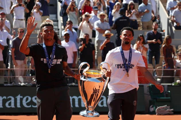 TENNIS : Roland Garros 2026 - 01 06 2026 Les Joueurs du Paris Saint Germain a Roland Garros avec les deux trophÃ es de la Champions League - Ousmane Dembele (PSG) - Desire Doue (PSG) - Warren Zaire-Emery (PSG) - Bradley Barcola (PSG) ParisFrance  Copyright: xMichaelxBaucherx