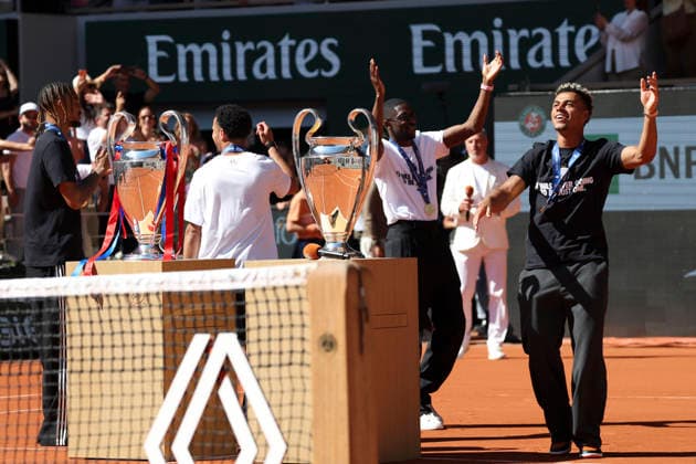 TENNIS : Roland Garros 2026 - 01 06 2026 Les Joueurs du Paris Saint Germain a Roland Garros avec les deux trophÃ es de la Champions League - Ousmane Dembele (PSG) - Desire Doue (PSG) - Warren Zaire-Emery (PSG) - Bradley Barcola (PSG) ParisFrance  Copyright: xMichaelxBaucherx