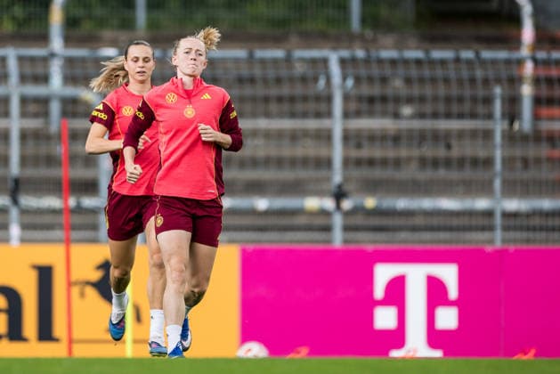 COLOGNE, GERMANY - JUNE 01: Lea Schueller (Schüller, Schuller) warming up during a training session prepare for the UEFA European Qualifiers for the FIFA Women™s World Cup 2027 between Germany vs. Norway at Sportpark Hoehenberg on June 01, 2026 in Mainz, Germany. North Rhine Westphalia Germany Copyright: xSteffiexWunderlx