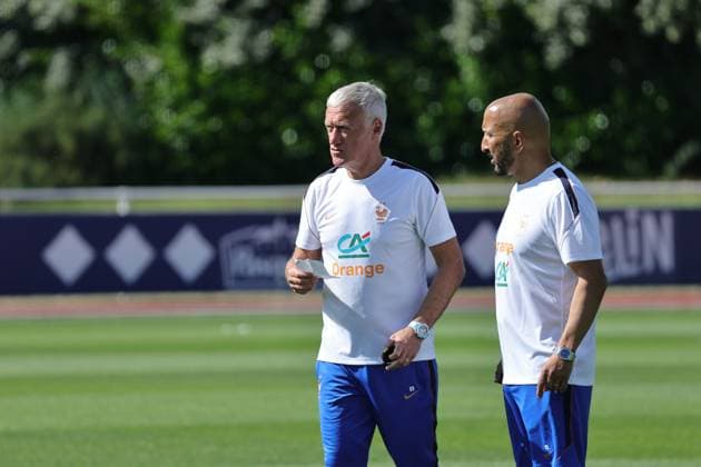 Entraînement de l’Equipe de France de Football PHOTOPQR LE PARISIEN Olivier Arandel (Staff) ; Clairefontaine ; 01 06 2026 ; Clairefontaine, France Lundi 1er juin 2026 Sports Football Équipe de France Préparation de la Coupe du Monde Fifa 2026 Entraînement ouvert au public de l’Equipe de France de Football Didier Deschamps, sélectionneur de l Equipe de France et Bachir Nehar, intendant LP Olivier Arandel Clairefonatine, France, June 1st 2026. France national team, Nationalteam training session