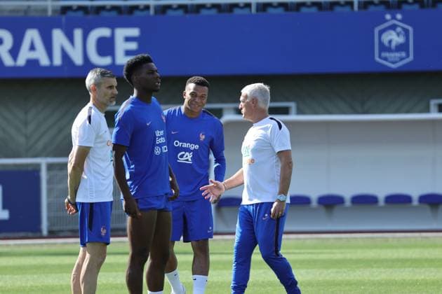 Entraînement de l’Equipe de France de Football PHOTOPQR LE PARISIEN Olivier Arandel (Staff) ; Clairefontaine ; 01 06 2026 ; Clairefontaine, France Lundi 1er juin 2026 Sports Football Équipe de France Préparation de la Coupe du Monde Fifa 2026 Entraînement ouvert au public de l’Equipe de France de Football Kylian Mbappé et Didier Deschamps, sélectionneur de l Equipe de France LP Olivier Arandel Clairefonatine, France, June 1st 2026. France national team, Nationalteam training session