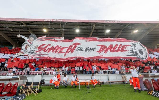 Fußball, Herren, Saison 2025 2026, Aufstiegsspiele zur 3. Liga (Rückspiel), Würzburger Kickers - 1. FC Lok Leipzig, Fans der Kickers, Schießt sie vom Dalle, 01.06. 2026, Copyright: xMatthiasxKochx