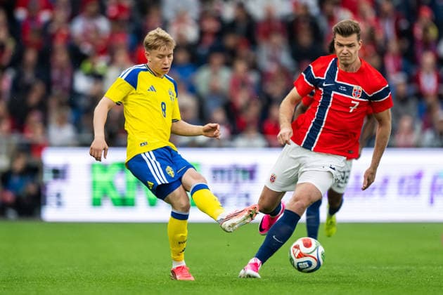 260601 Daniel Svensson of Sweden and Alexander Sorloth of Norway during the International Friendly, Länderspiel, Nationalmannschaft football match between Norway and Sweden on June 1, 2026 in Oslo. Photo: Joel Marklund BILDBYRAN kod JM JM0820 bbeng fotboll football soccer fotball träningslandskamp privatlandskamp landskamp international friendly norge norway sverige sweden sverige a Copyright: JOELxMARKLUND BB260601JM034