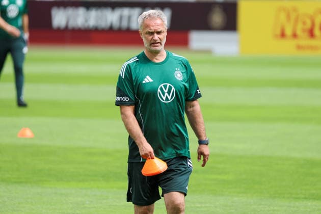 Köln, Deutschland: 01.06. 2026 - Training der DFB Frauen - Vorbereitung Länderspiel Deutschland vs. Norwegen für WM Qualifikation 2027 Im Bild: Bundestrainer Christian Wück Wueck (Deutschland) Copyright: HMBxMedia MadeleinexFantini
