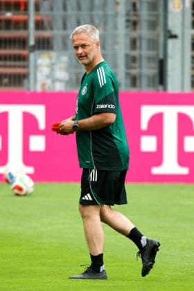 Köln, Deutschland: 01.06. 2026 - Training der DFB Frauen - Vorbereitung Länderspiel Deutschland vs. Norwegen für WM Qualifikation 2027 Im Bild: Bundestrainer Christian Wück Wueck (Deutschland) Copyright: HMBxMedia MadeleinexFantini