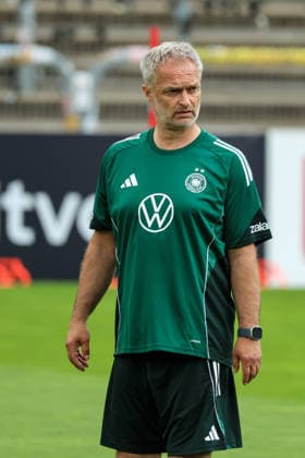 Köln, Deutschland: 01.06. 2026 - Training der DFB Frauen - Vorbereitung Länderspiel Deutschland vs. Norwegen für WM Qualifikation 2027 Im Bild: Bundestrainer Christian Wück Wueck (Deutschland) Copyright: HMBxMedia MadeleinexFantini