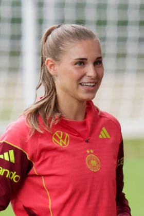 01.06.2026, xgrfx, Fussball DFB-Medientermine, Deutsche Frauennationalmannschaft - Training v.l. Jule Brand (Deutsche Frauennationalmannschaft) (DFL DFB REGULATIONS PROHIBIT ANY USE OF PHOTOGRAPHS as IMAGE SEQUENCES and or QUASI-VIDEO) Köln