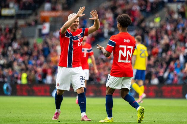 260601 Julian Ryerson of Norway celebrates with Oscar Bobb after 1-0 during the International Friendly, Länderspiel, Nationalmannschaft football match between Norway and Sweden on June 1, 2026 in Oslo. Photo: Joel Marklund BILDBYRAN kod JM JM0820 bbeng fotboll football soccer fotball träningslandskamp privatlandskamp landskamp international friendly norge norway sverige sweden sverige a jubel Copyright: JOELxMARKLUND BB260601JM046