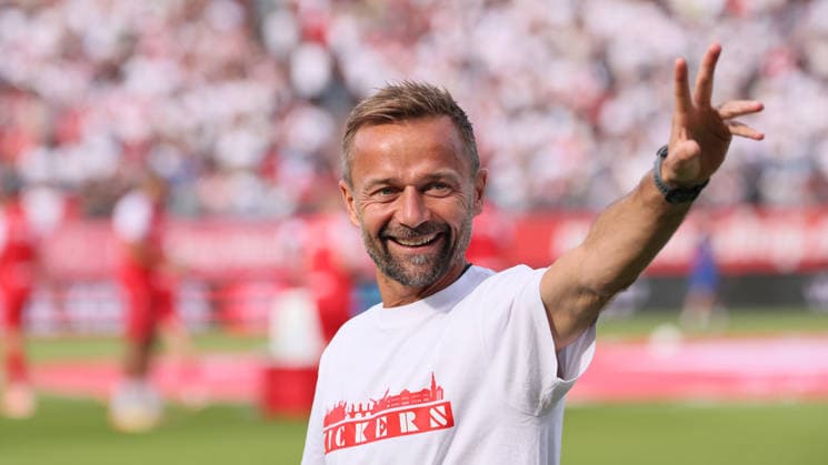 Würzburg, 01.06.2026, Stadion am Dallenberg, Fußball, Aufstiegspiele zur 3.Liga, Rückspiel , FWK Würzburger Kickers vs. 1.FC Lok Leipzig , Im Bild: Trainer Michael Schiele (Würzburg) , Nur zur redaktionellen Nutzung. Only editorial use. NOFV DFB regulations prohibit any use of photographs as image sequences and or quasi-video. ,