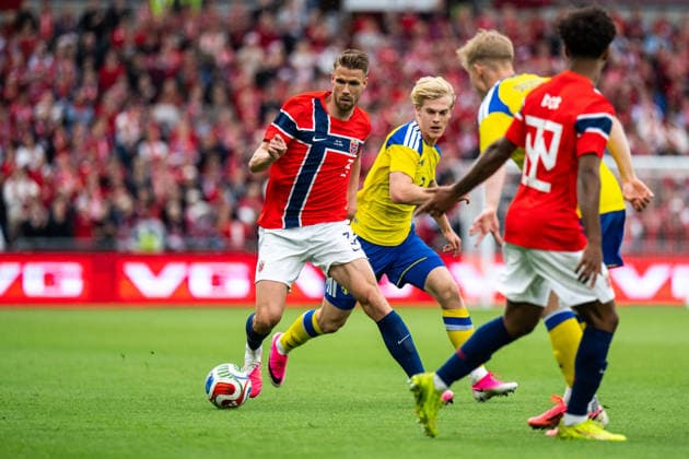 260601 Kristoffer Ajer of Norway and Lucas Bergvall of Sweden during the International Friendly, Länderspiel, Nationalmannschaft football match between Norway and Sweden on June 1, 2026 in Oslo. Photo: Joel Marklund BILDBYRAN kod JM JM0820 bbeng fotboll football soccer fotball träningslandskamp privatlandskamp landskamp international friendly norge norway sverige sweden sverige a Copyright: JOELxMARKLUND BB260601JM051
