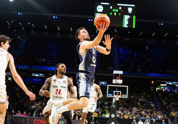 Martin Hermannsson (Alba Berlin, 15) beim Versuch 01.06.2026, Alba Berlin vs Bamberg Baskets, Basketball, BBL, Max-Schmeling Halle, Berlin DFL regulations prohibit any use of photographs as image sequences and or quasi-video. Copyright: HMBxMedia xFinnxWeidmann