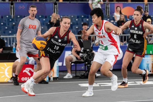 FIBA 3x3 World Cup 2026 - Warsaw, Poland - Day 1 Marie Reichert from Germany and Wenxia Li from China are seen in action during the FIBA 3x3 World Cup 2026 group stage match in Warsaw, Poland. Warsaw Poland  Copyright: xMarekxAntonixIwaÅ czukx originalFilename:iwanczuk-day1ofth260601_npOF3.jpg