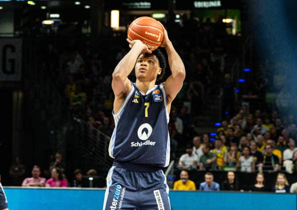 Jack Kayil (Alba Berlin, 7) wirft einen Freiwurf 01.06.2026, Alba Berlin vs Bamberg Baskets, Basketball, BBL, Max-Schmeling Halle, Berlin DFL regulations prohibit any use of photographs as image sequences and or quasi-video. Copyright: HMBxMedia xFinnxWeidmann
