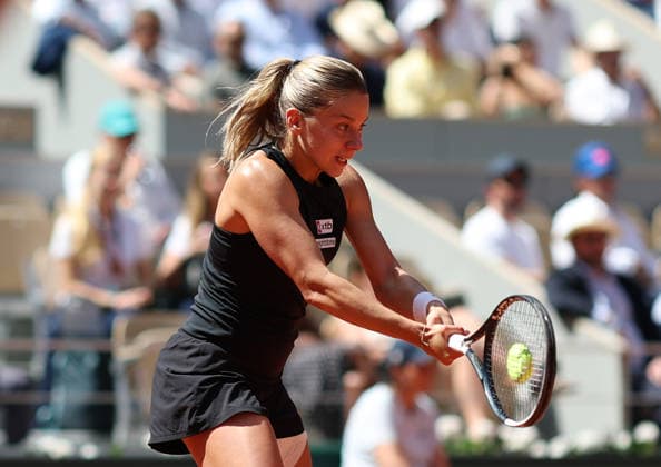 June 1, 2026, Paris, Ile De France, France: MAJA CHWALINSKA of Poland during the match against D. Parry of France in the fourth round of tennis tournament Roland Garros, Paris, France. Chwalinska won 6:3, 6:2. Paris France - ZUMAc278 20260601_zsp_c278_038 Copyright: xMarcinxCholewinskix