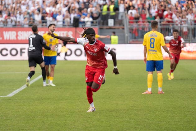 01.06.2026, xhfmx, Fussball Relegation 3.Liga, Kickers Wuerzburg - 1.FC Lok Leipzig Cherif Cisse (FC Würzburger Kickers, 11) erzielt das 2:1 gegen Leipzig. Tor, Goal, Jubel, Celebration (DFL DFB REGULATIONS PROHIBIT ANY USE OF PHOTOGRAPHS as IMAGE SEQUENCES and or QUASI-VIDEO) Wuerzburg