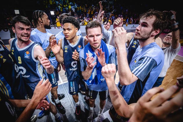 Basketball Berlin 01.06.2026 Saison 2025 2026 EasyCredit BBL 1. Bundesliga Männer, Herren Playoffs Halbfinale Spiel 2 Alba Berlin - BMA365 Bamberg Baskets Alba gewinnt Jubel Martin Hermannsson (Alba Berlin, No.15)