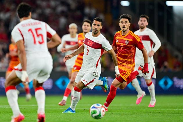Turkiye v North Macedonia - Friendly match ISTANBUL, TURKIYE - JUNE 1: Zeki Celik of Turkiye competes against Eljif Elmas of North Macedonia during the International Friendly, Länderspiel, Nationalmannschaft match between Turkiye and North Macedonia at Chobani Stadium, on June 1, 2026, in Istanbul, Turkiye. Cem Tekkesinoglu Anadolu Istanbul Turkey. Editorial use only. Please get in touch for any other usage.  Copyright: x2026xAnadoluxCemxTekkesinoglux