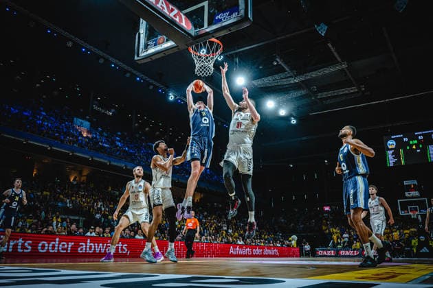 Basketball Berlin 01.06.2026 Saison 2025 2026 EasyCredit BBL 1. Bundesliga Männer, Herren Playoffs Halbfinale Spiel 2 Alba Berlin - BMA365 Bamberg Baskets Moses Wood (Alba Berlin, No.11) Daniel Keppeler (Bamberg, No.31)
