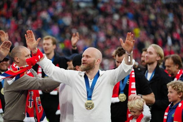 OSLO, NORWAY 20260601 The Norwegian Ice hockey, Eishockey team celebrates after winning the gold medal in the Ice Hockey World Championship, WM, Weltmeisterschaft during Monday s friendly match between Norway and Sweden at Ulleval Stadium in Oslo ahead of the World Cup this summer.
