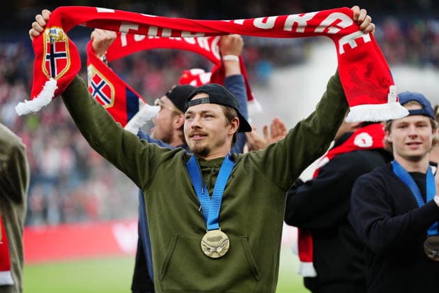 OSLO, NORWAY 20260601 The Norwegian Ice hockey, Eishockey team celebrates after winning the gold medal in the Ice Hockey World Championship, WM, Weltmeisterschaft during Monday s friendly match between Norway and Sweden at Ulleval Stadium in Oslo ahead of the World Cup this summer.
