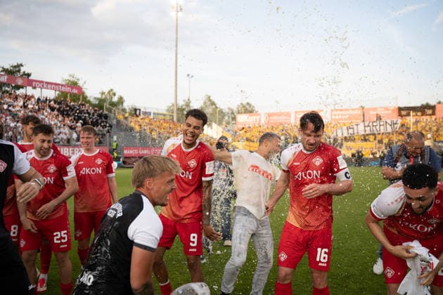 01.06.2026, xhfmx, Fussball Relegation 3.Liga, Kickers Wuerzburg - 1.FC Lok Leipzig Würzburg bejubelt den Aufstieg in die 3. Liga. (DFL DFB REGULATIONS PROHIBIT ANY USE OF PHOTOGRAPHS as IMAGE SEQUENCES and or QUASI-VIDEO) Wuerzburg