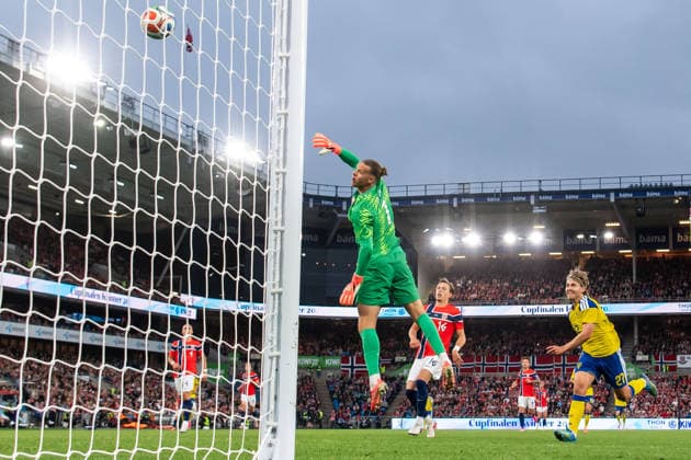 260601 Sebastian Nanasi of Sweden scores 3-2 behind goalkeeper orjan Nyland of Norway (later disallowed) during the International Friendly, Länderspiel, Nationalmannschaft football match between Norway and Sweden on June 1, 2026 in Oslo. Photo: Joel Marklund BILDBYRAN kod JM JM0820 bbeng fotboll football soccer fotball träningslandskamp privatlandskamp landskamp international friendly norge norway sverige sweden sverige a Copyright: JOELxMARKLUND BB260601JM142