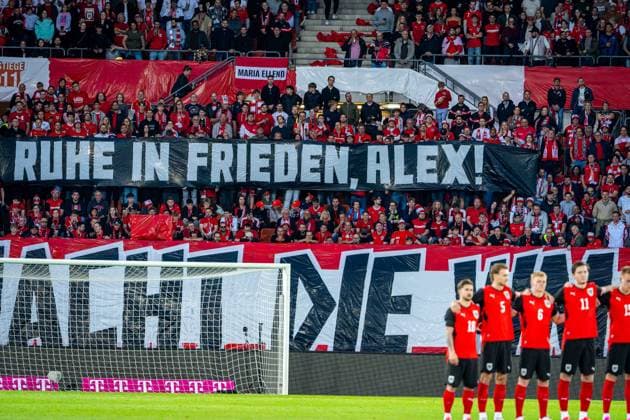 SOCCER - AUT vs TUN, test match VIENNA,AUSTRIA,01.JUN.26 - SOCCER - OEFB international test match, Austria vs Tunisia. Image shows the team of Austria during a minute of silence for the recently deceased Alexander Manninger.  GEPAxpictures xKevinxHackner